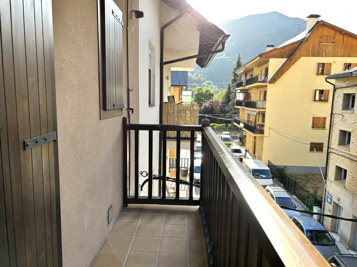 Apartament Encantador I Centric Amb Llar De Foc By Rural D'Aneu Эстерри-д'Анеу Экстерьер фото